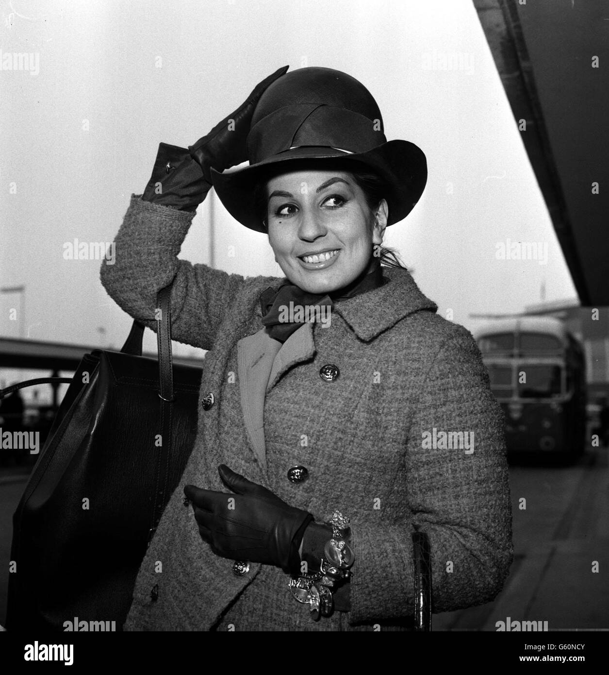 Alma Cogan lascia per cabaret Foto Stock