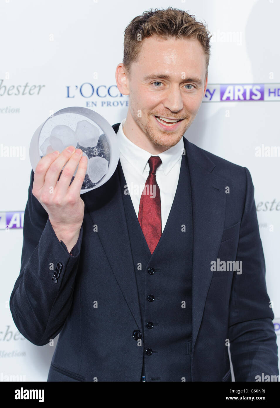 Tom Hiddleston, vincitore del Times Breakthrough Award, nella sala stampa dello Sky Arts South Bank Awards, presso l'hotel Dorchester, nel centro di Londra. Foto Stock