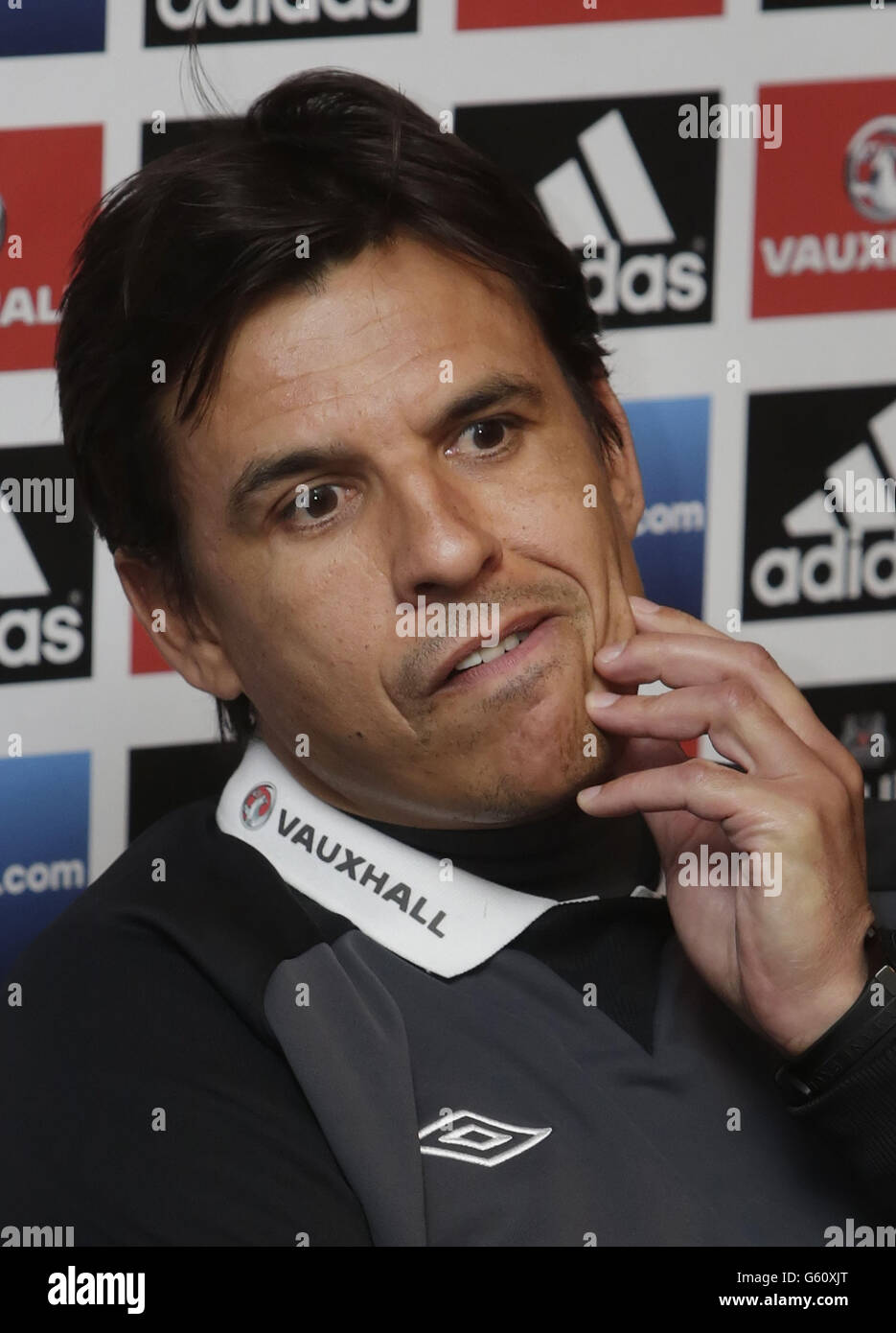 Calcio - FIFA World Cup 2014 Qualifiche - Gruppo A - Scozia v Galles - Wales Training Session and Press Conference - Hampden .... Chris Coleman, direttore del Galles, durante la conferenza stampa di Hampden Park, Glasgow. Foto Stock