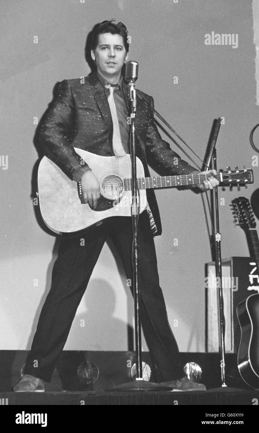Shakin Stevens Come Elvis Shakin Stevens Prova Come Elvis Per Il Musical Elvis Foto Stock Alamy