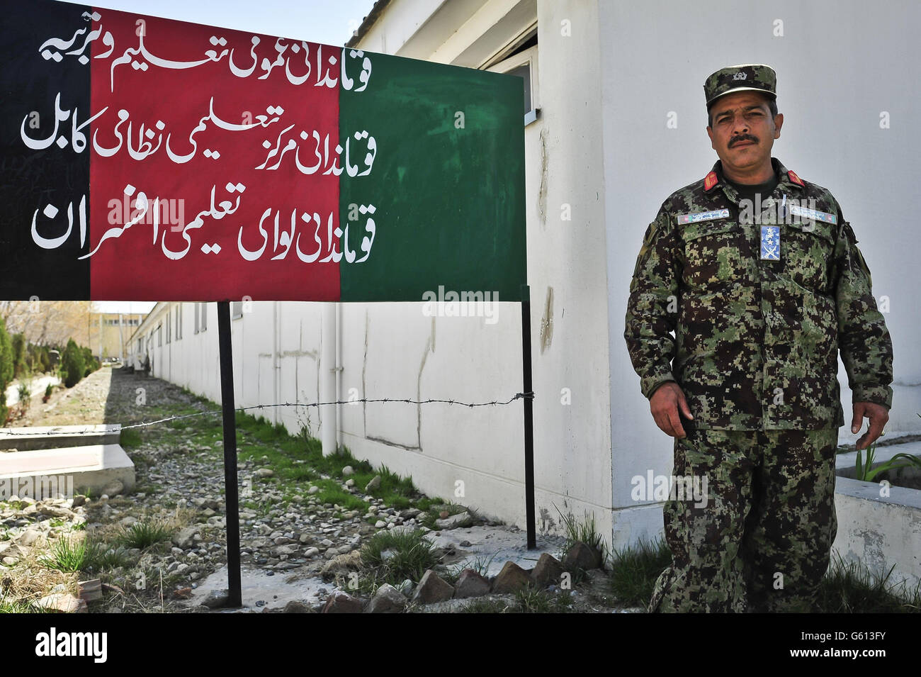 Il colonnello dell'esercito nazionale afgano Safdar Ali. Y al Kabul Military Training Center, Kabul, Afghanistan. Foto Stock
