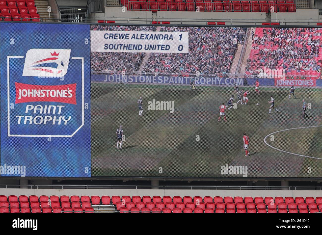 Lo schermo gigante mostra Crewe Alexandra 1 Southend United 0 Foto Stock