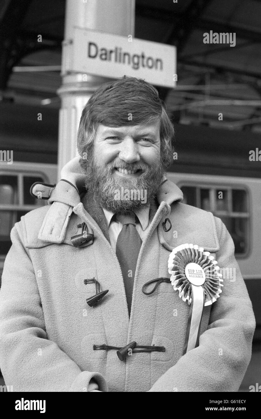 Tony Cook, 57 anni, della SDP-Liberal Alliance, un reporter di Tyne Tees candidato alle elezioni di Darlington. Foto Stock