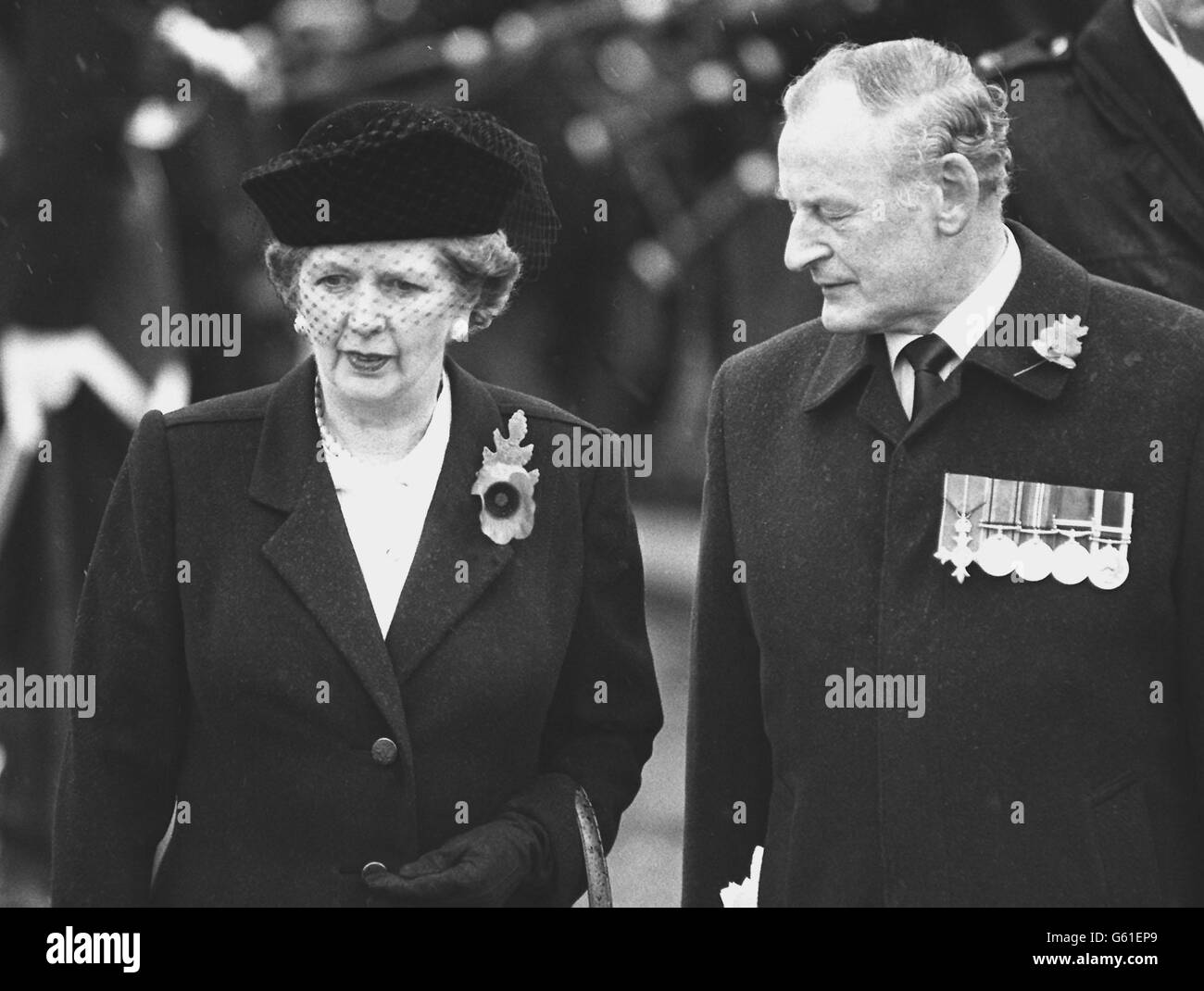 Margaret Thatcher al servizio di Enniskillen Remembance. Foto Stock