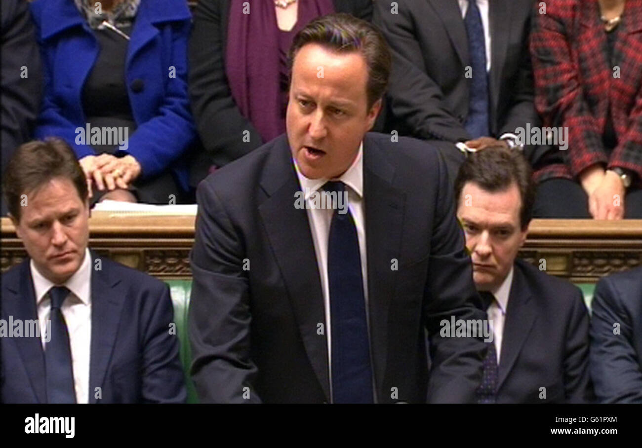 Il primo ministro David Cameron parla durante un tributo alla baronessa Margaret Thatcher nella Camera dei Comuni, Londra. Foto Stock