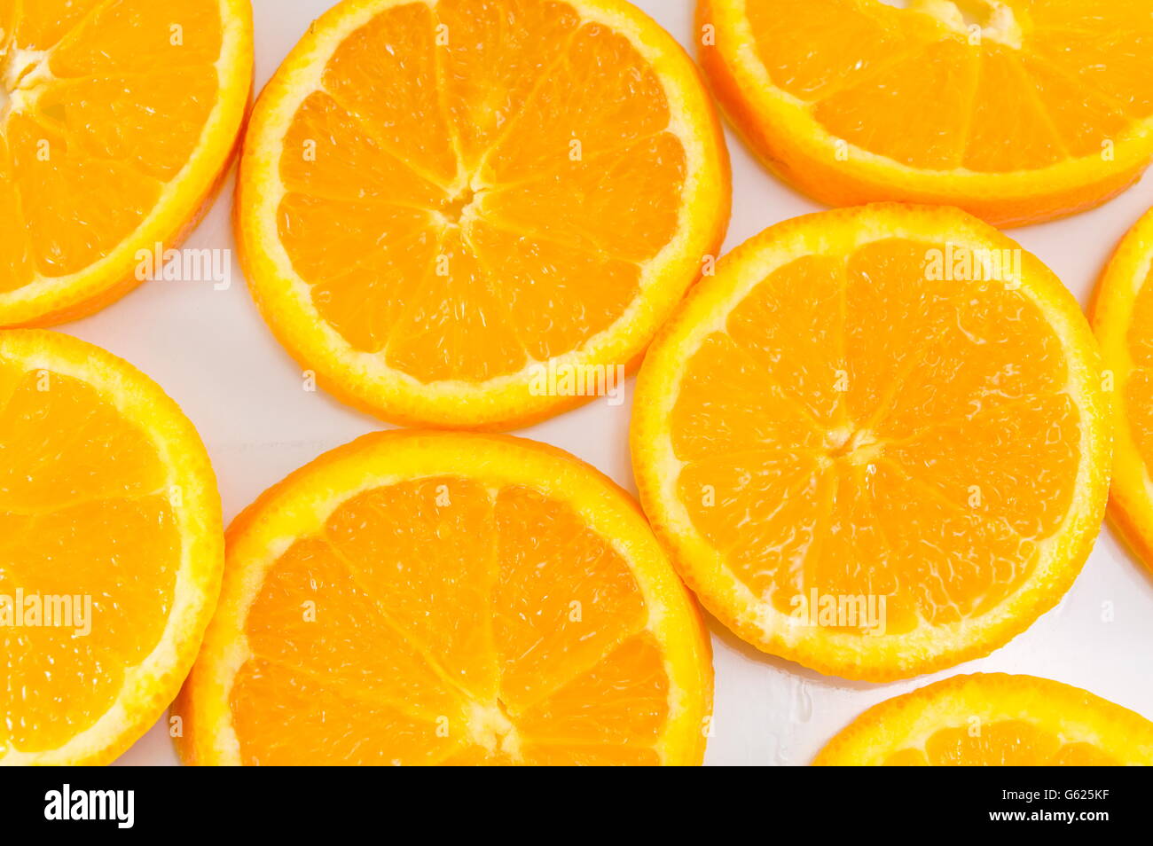 Arancione fette di frutta messa a frutto la configurazione di sfondo Foto Stock