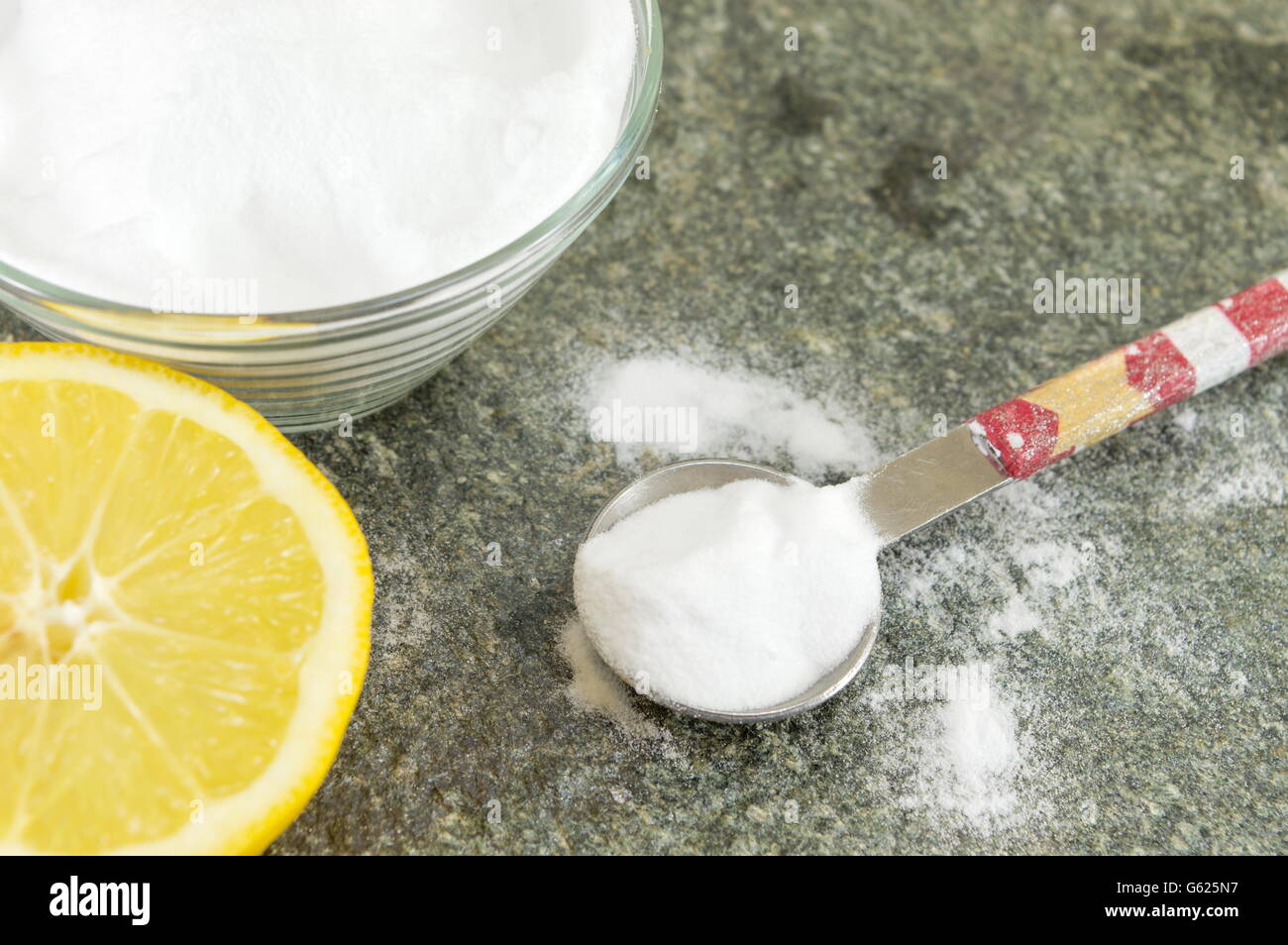 La dieta ricetta: bicarbonato di sodio e freschi frutti di limone Foto Stock