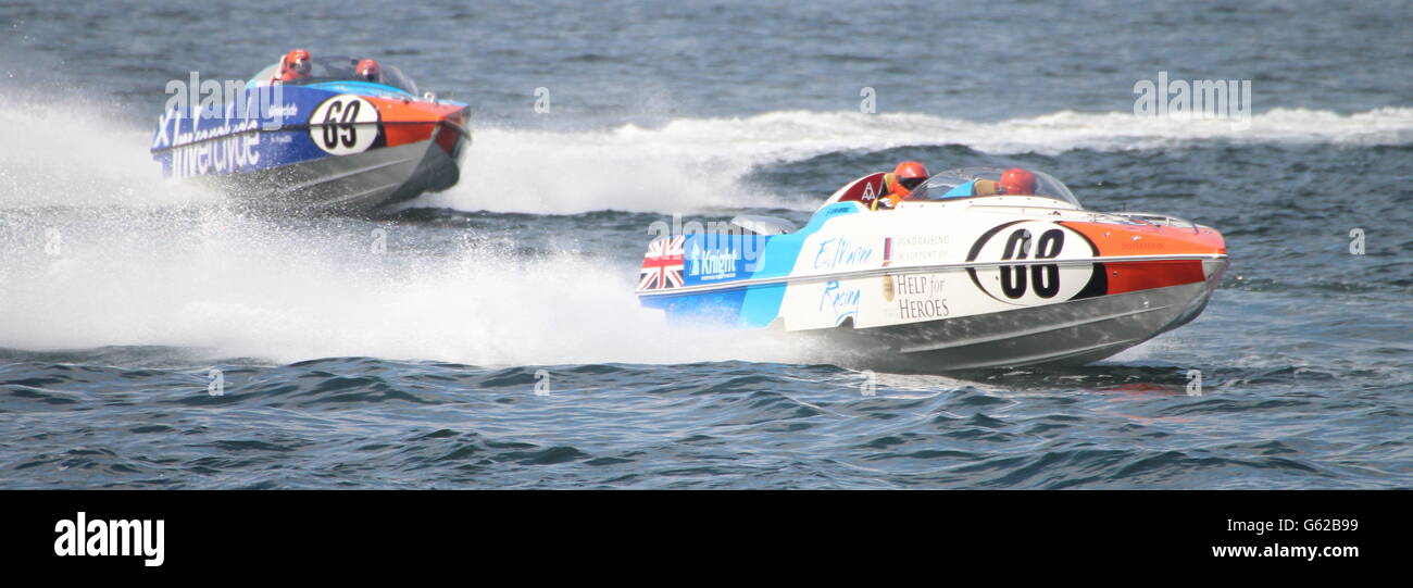 Il Marine e Racing Team durante la cerimonia inaugurale Scottish Grand Prix del mare, tenutasi a Greenock sul Firth of Clyde. Foto Stock