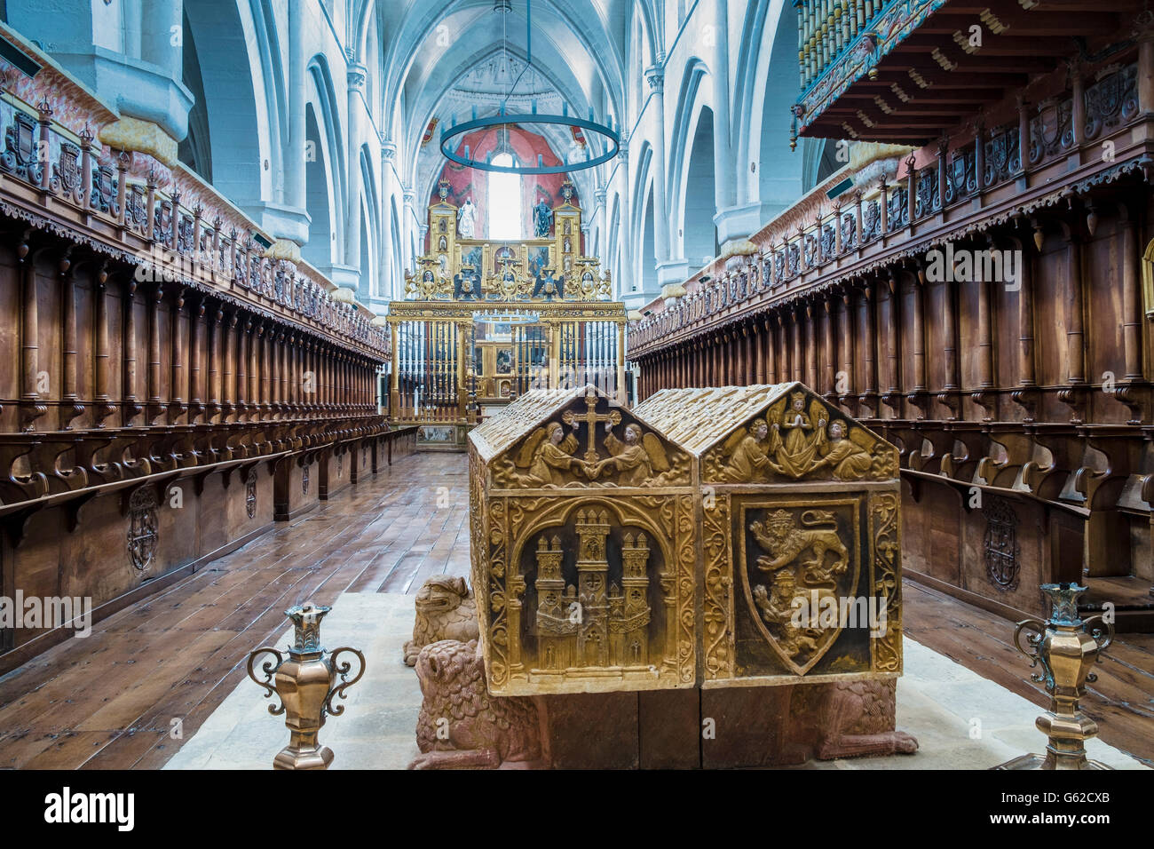 Abbazia monastero di Santa Maria la Real de Las Huelgas di Burgos - una reale spagnola di chiesa - tombe reali / bare in abbazia Foto Stock