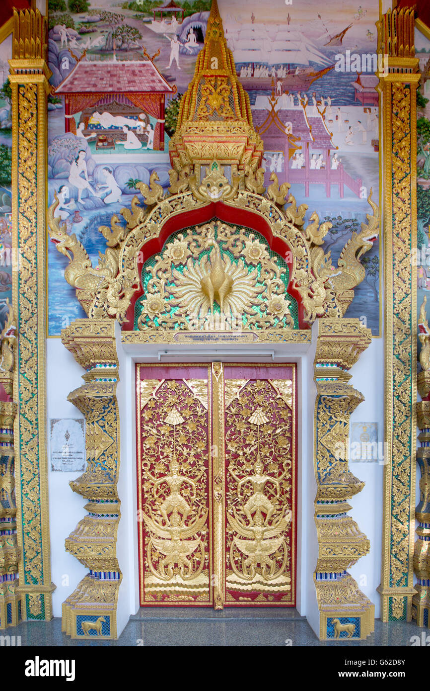 Bot principale (sala di preghiera del tempio) a Wat Phra That Doi Kham (Tempio della montagna dorata), un tempio buddista a Chiang mai, Thailandia Foto Stock