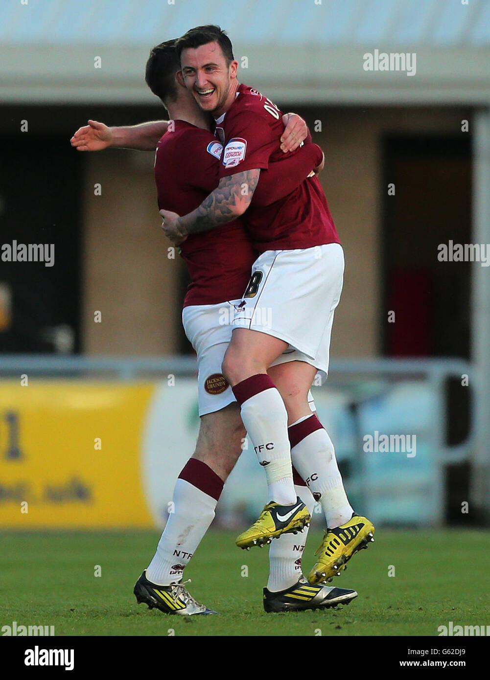 Roy o'Donovan di Northampton Town celebra il traguardo di apertura durante la squadra di football della Npower Football League 2, la semifinale Play Off, la prima tappa al Sixfields Stadium di Northampton. Foto Stock