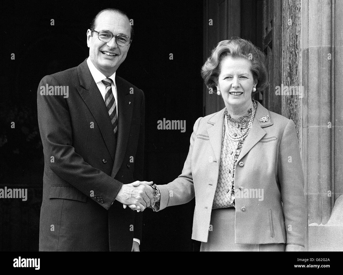 Il primo ministro Margaret Thatcher incontra il suo omologo francese Jacques Chirac per un colloquio a Chequers. Foto Stock
