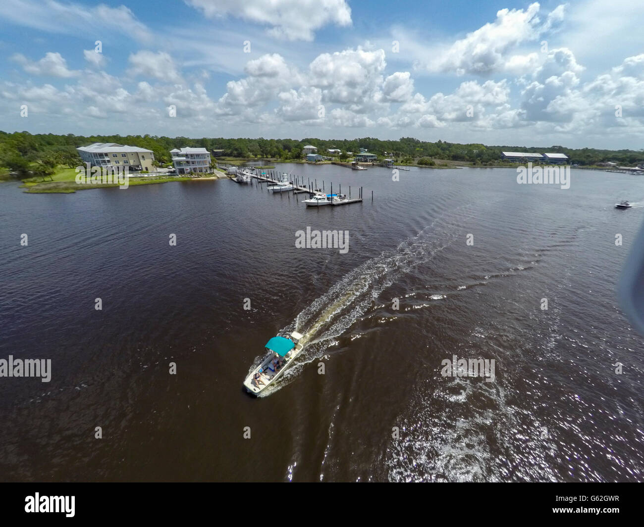 Imbarcazione da diporto il traffico sul Fiume Steinhatchee, Steimnhatchee, FL Foto Stock