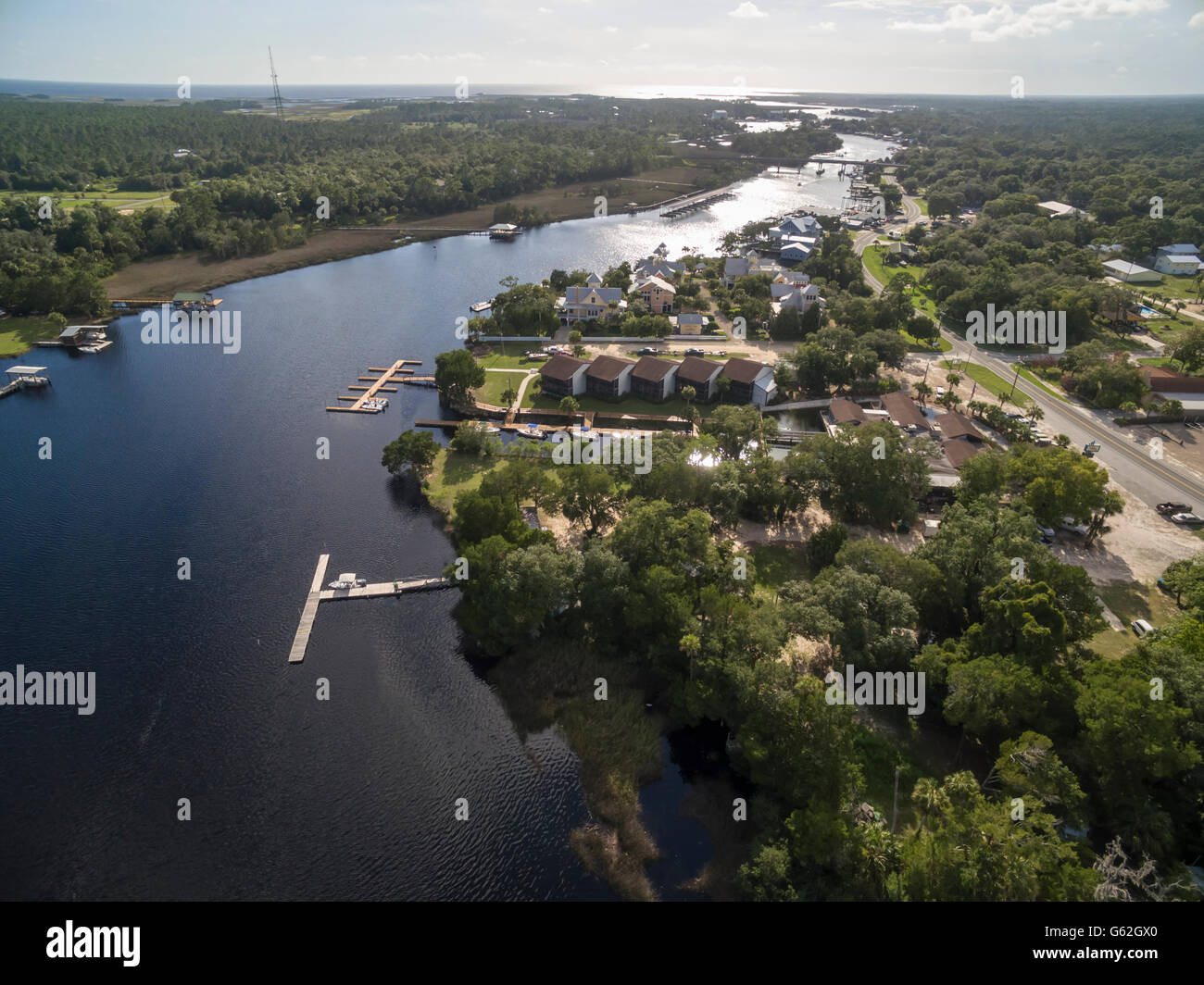 Le proprietà sul fiume Steinhatchee, Florida, al Golfo del Messico Foto Stock