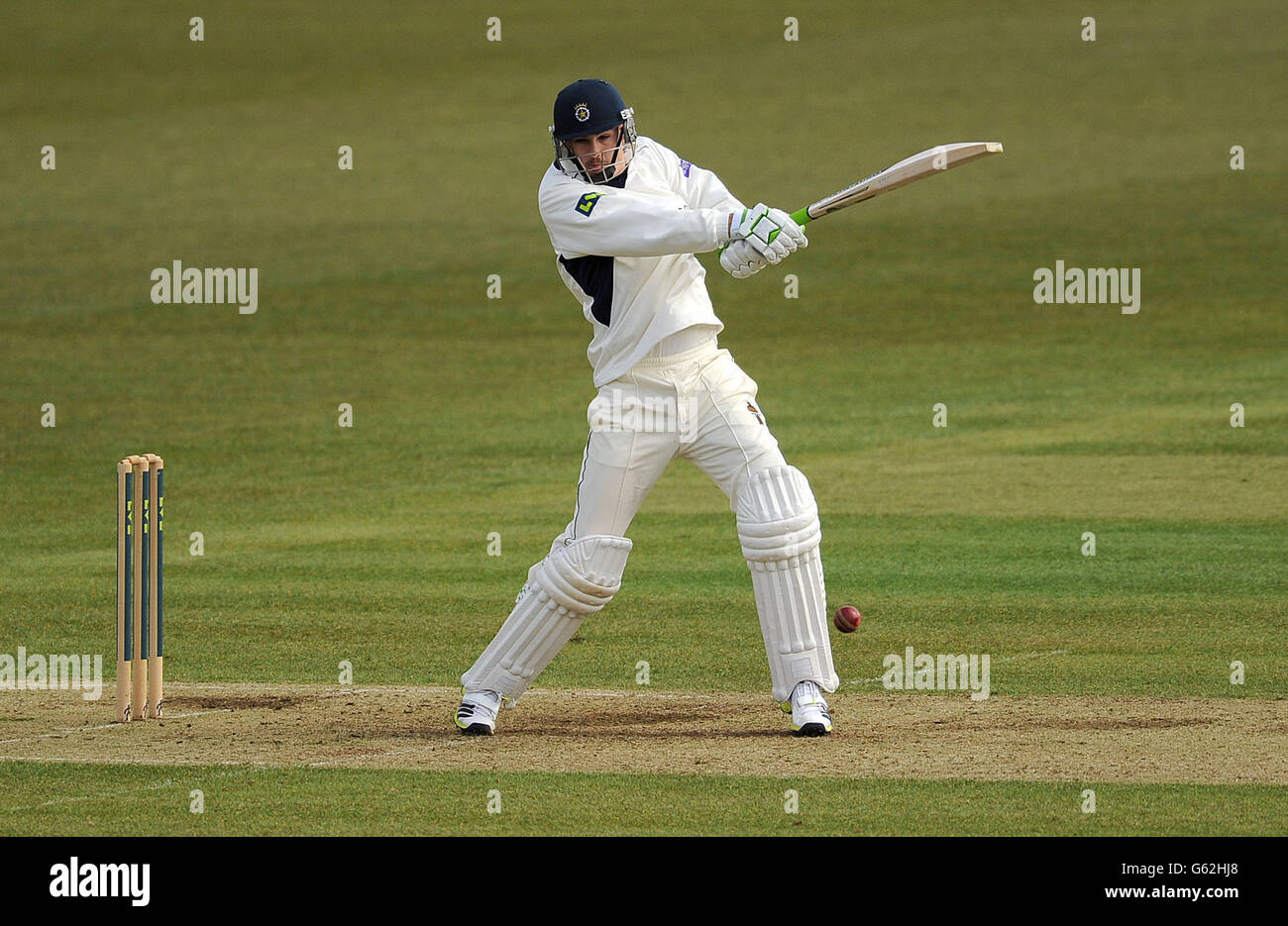 Cricket - LV=County Championship - Divisione due - giorno due - Hampshire / Leicestershire - Ageas Bowl. Chris Wood dell'Hampshire si è scontrato durante la partita LV=County Championship, Division Two all'Ageas Bowl di Southampton. Foto Stock