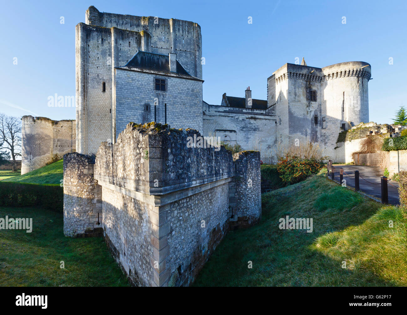 Mura medievali della città reale di Loches, Francia. È stato costruito nel IX secolo. Foto Stock