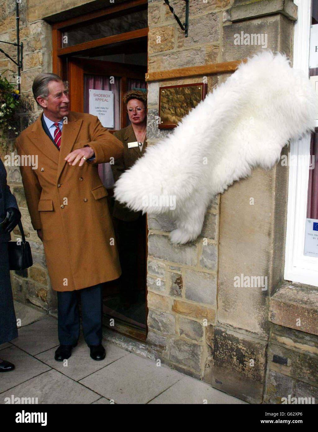 Il Principe del Galles apre il centro agricolo di Upper Teesdale, che è stato il cuore della crisi dell'afta epizootica e ha gestito più di 35,000 chiamate da agricoltori preoccupati e dalle loro famiglie. * l'Upper Teesdale Agricultural Support Services offre ancora consulenza e supporto pratico a più di 350 famiglie di agricoltori nella zona di Teesdale. Il Principe ha incontrato personale, agricoltori e membri delle organizzazioni rurali. Foto Stock