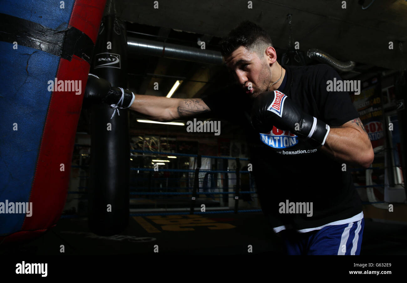 Nathan abilmente WBO Light Heavyweight World Champion, si pone per i fotografi durante un lavoro sui media allo Stonebridge ABC, Londra. Foto Stock