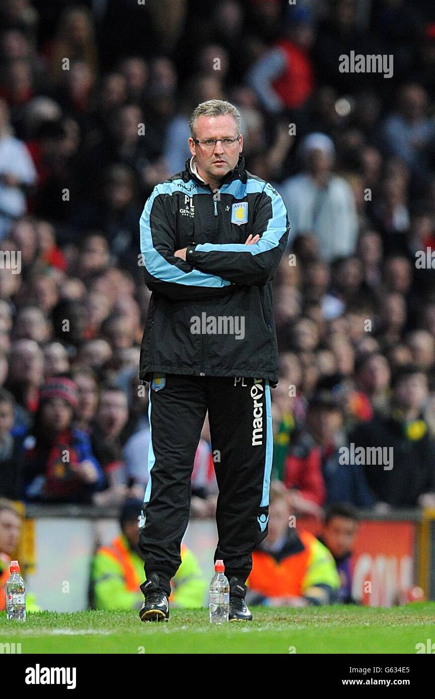 Calcio - Barclays Premier League - Manchester United v Aston Villa - Old Trafford. Paul Lambert, manager di Aston Villa, sulla linea di contatto Foto Stock