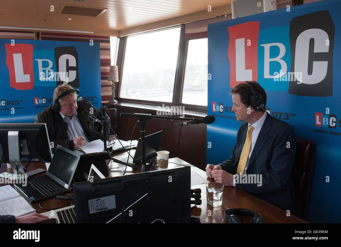Nick Clegg sulla Radio LBC - Londra Foto Stock