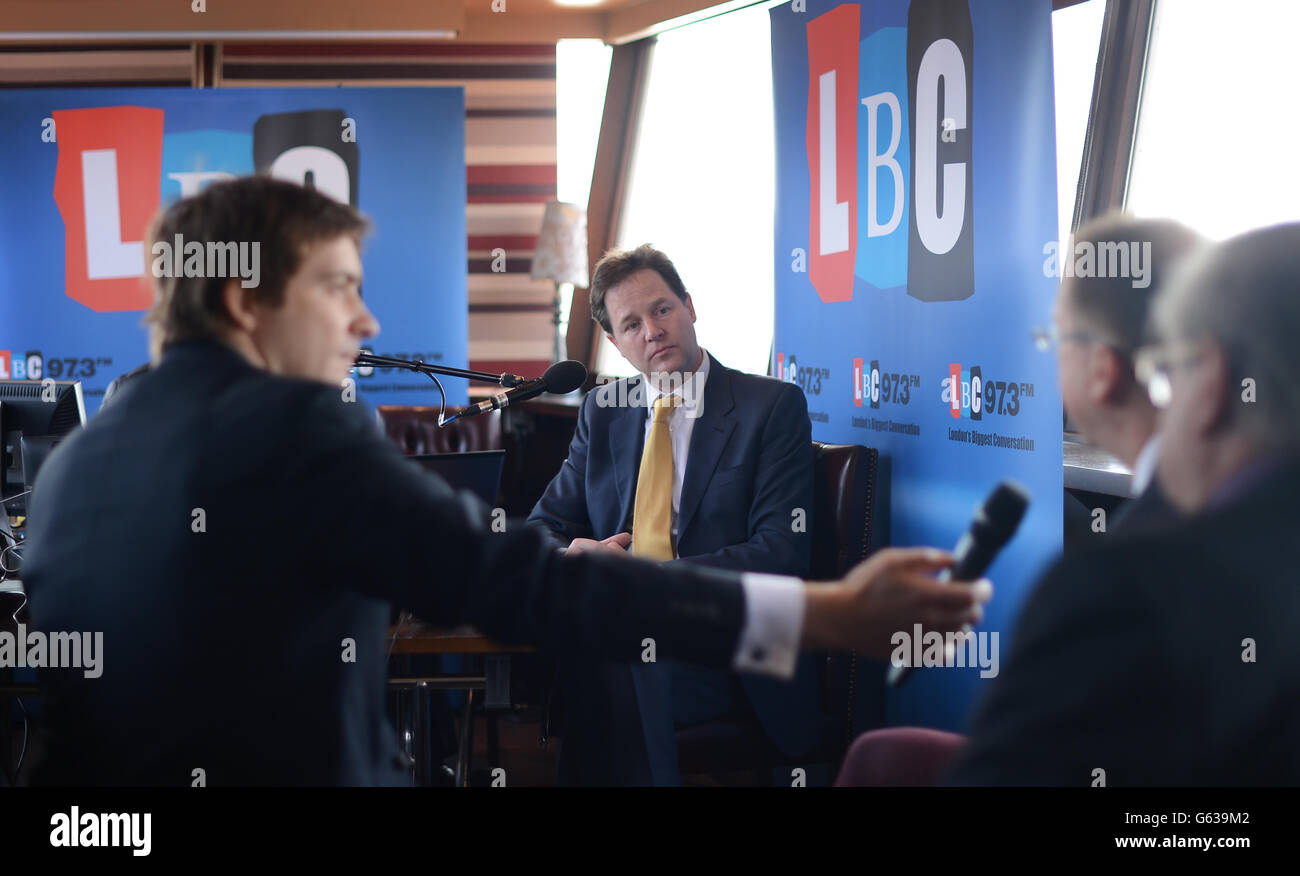 Nick Clegg sulla Radio LBC - Londra Foto Stock