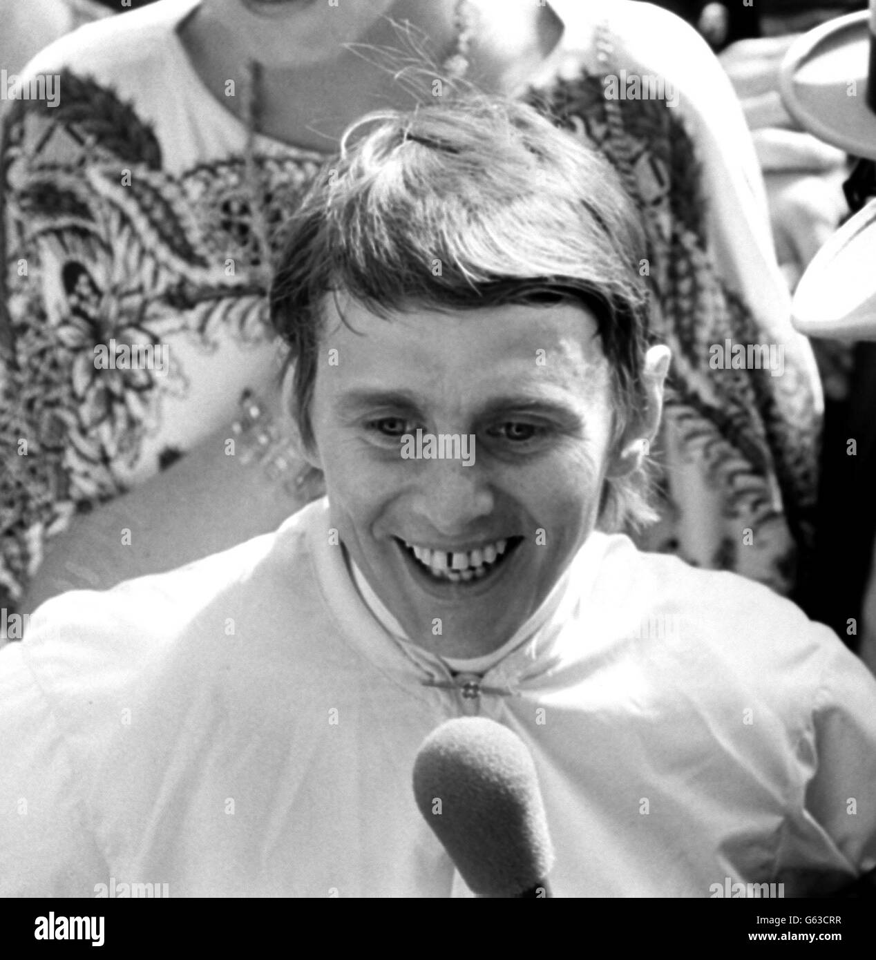 Willie Carson che ha vinto su Troy. Il volto del jockey Willie Carson, che ha vinto su Troy, ha vinto il 200esimo Derby Stakes a Epsom. Foto Stock