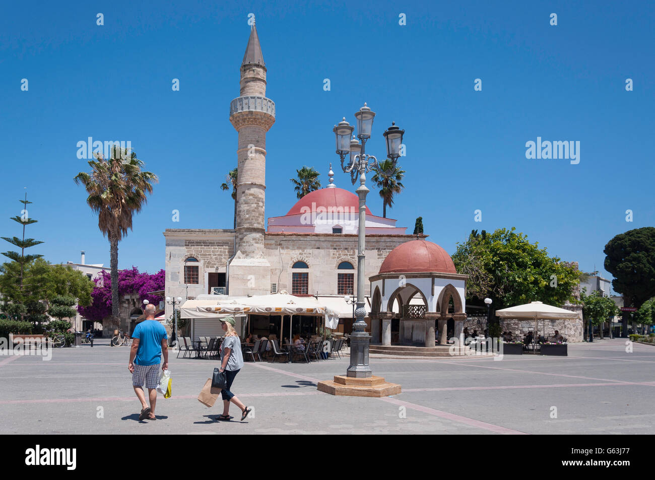 La moschea di Deftedar e Piazza Eleftheria, la città di Kos, Kos (Cos), del Dodecaneso, Egeo Meridionale Regione, Grecia Foto Stock