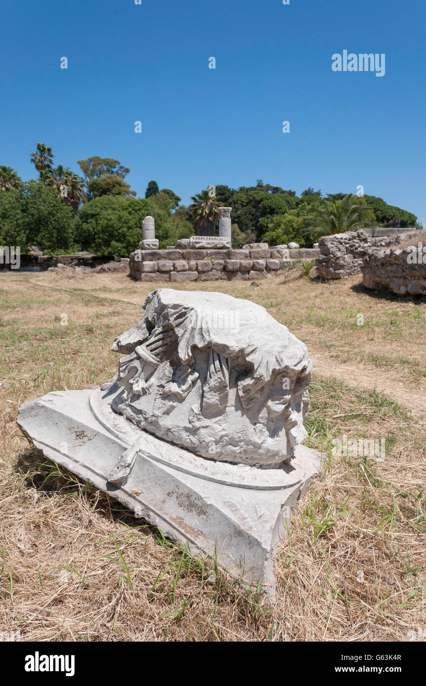 Base a colonna presso il santuario di Afrodite nell'Agorà, la città di Kos, Kos (Cos), del Dodecaneso, Egeo Meridionale Regione, Grecia Foto Stock