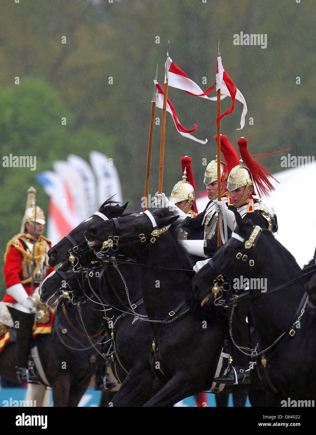 Il giro musicale della Cavalleria domestica si esibir, durante il giorno 5 del Royal Windsor Horse Show. Foto Stock