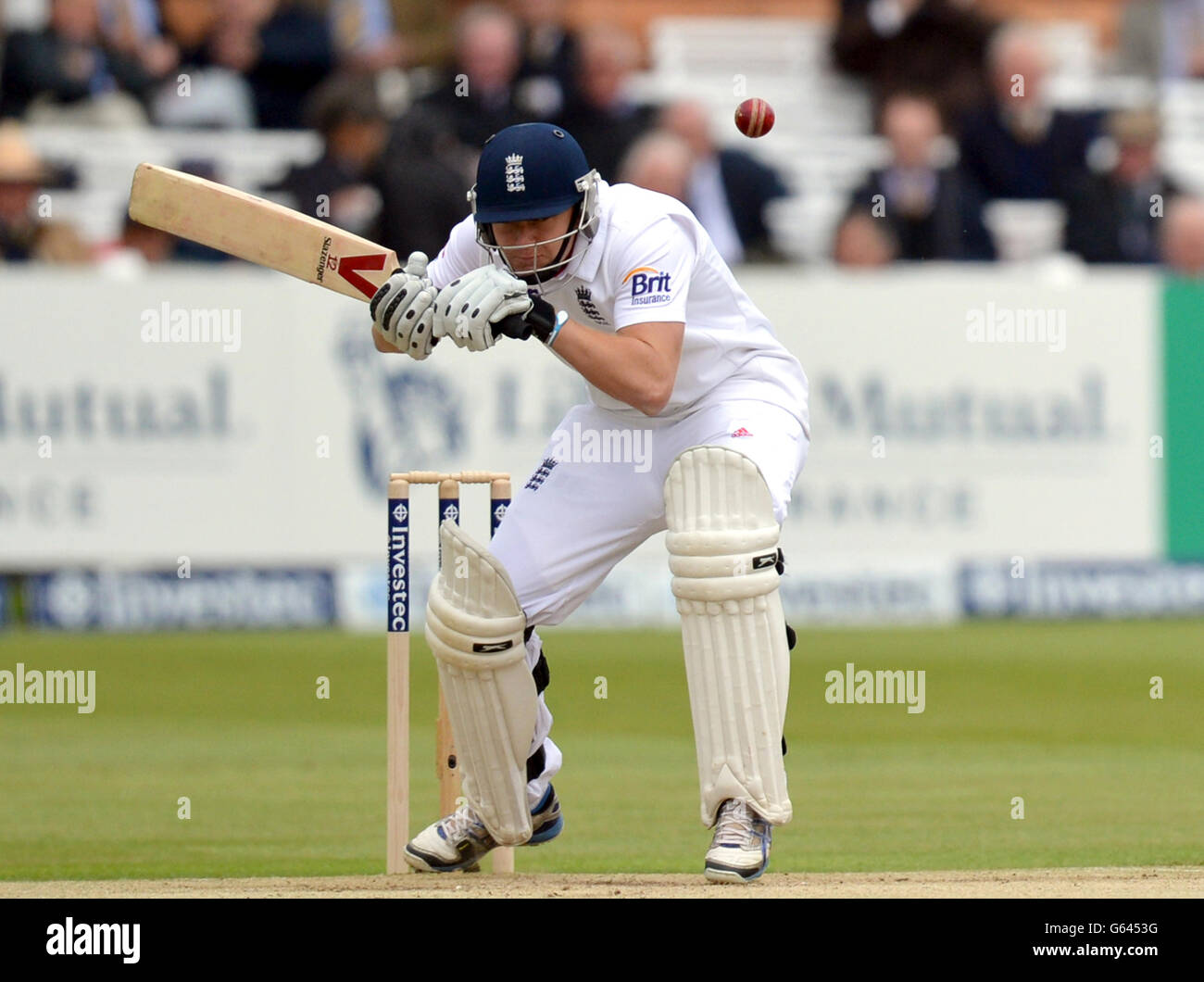 Cricket - Investec Test Series - primo Test - Day Two - Inghilterra / Nuova Zelanda - Lord's. Johnny Bairstow in Inghilterra anatra un rimbalzatore durante la prima prova al Lord's Cricket Ground, Londra. Foto Stock