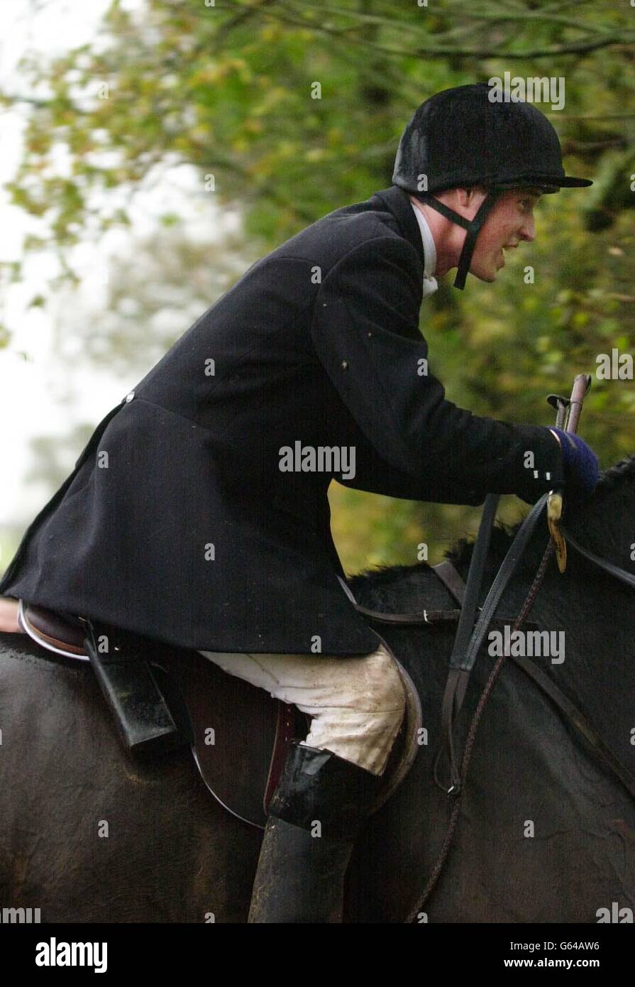 Beaufort Hunt Prince William. Il principe William caccia volpi durante l'incontro di apertura della nuova stagione con il Duca di Beaufort's Hounds vicino a Tetbury, Gloucestershire. Foto Stock