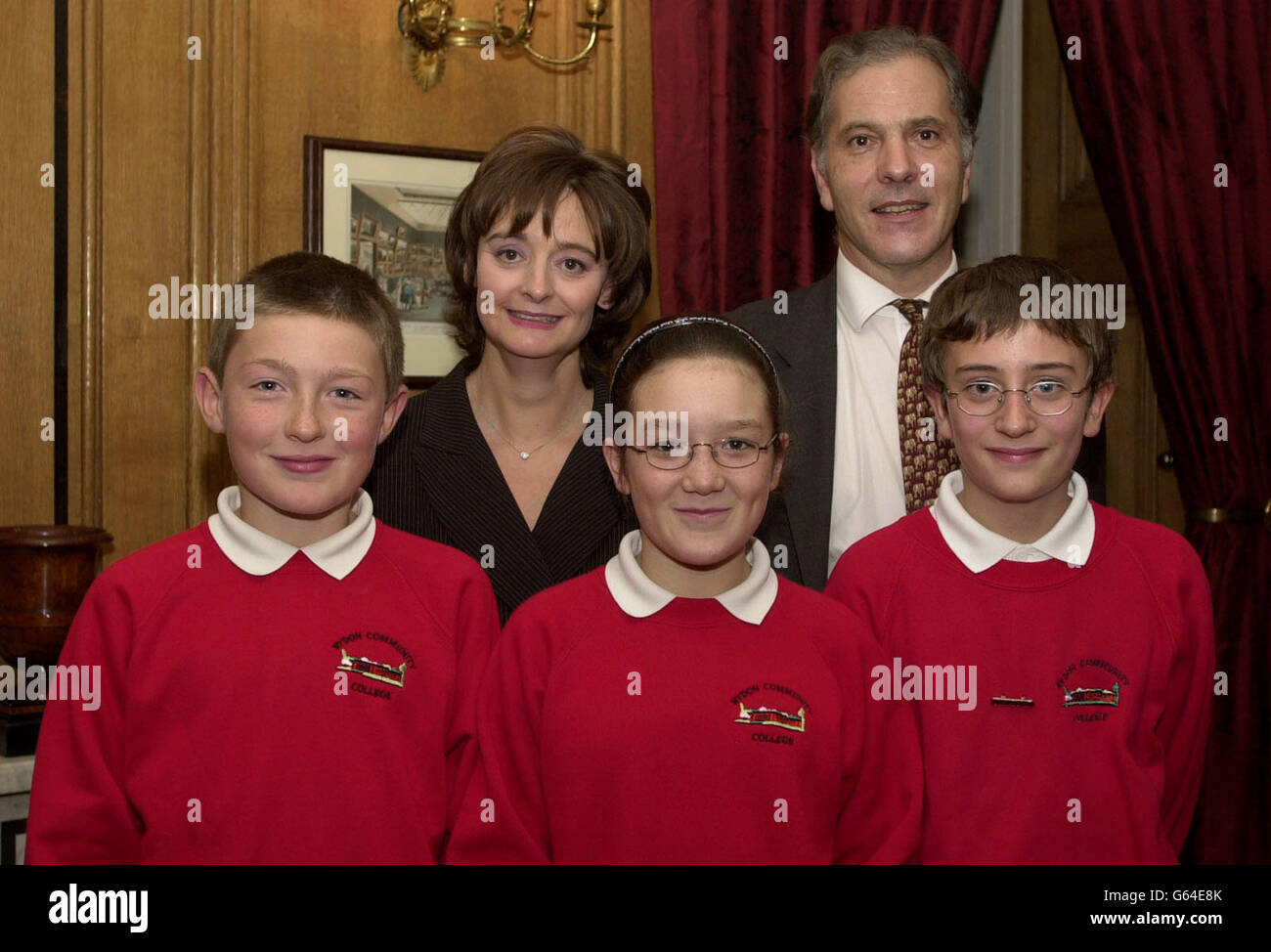 Cherie Blair con (l-r) Sean Loring, Victoria Cantrell, MP Howard Flight ed Edward Wise, tutti dall'area di Arundel e South Downs, in una Downing Street nel centro di Londra. Foto Stock