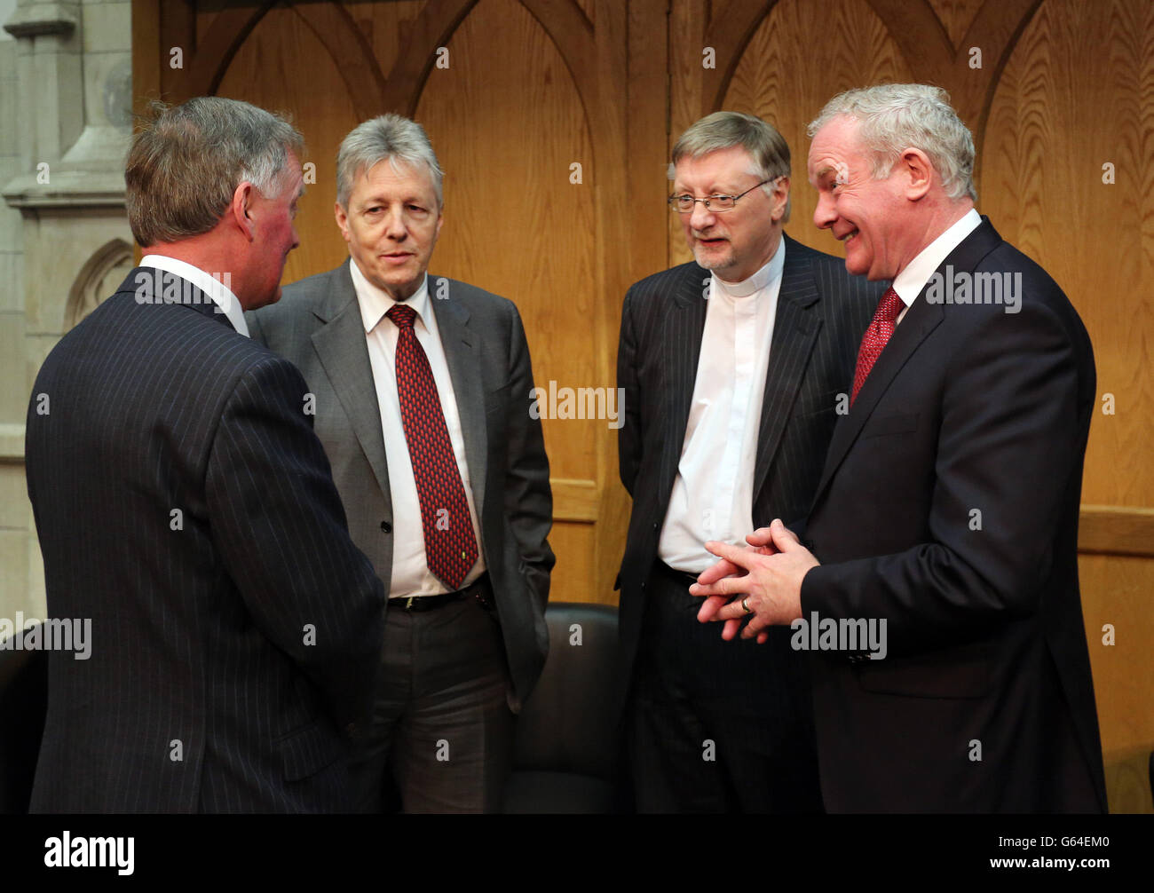 (Da sinistra a destra) Chiesa Presbiteriana Convento John Hunter, primo Ministro Peter Robinson, moderatore della Chiesa Presbiteriana in Irlanda Dr Roy Patton e vice primo Ministro Martin McGuinness presso gli edifici di riunione in Church House, Belfast, che ha aperto un importante centro congressi. Foto Stock