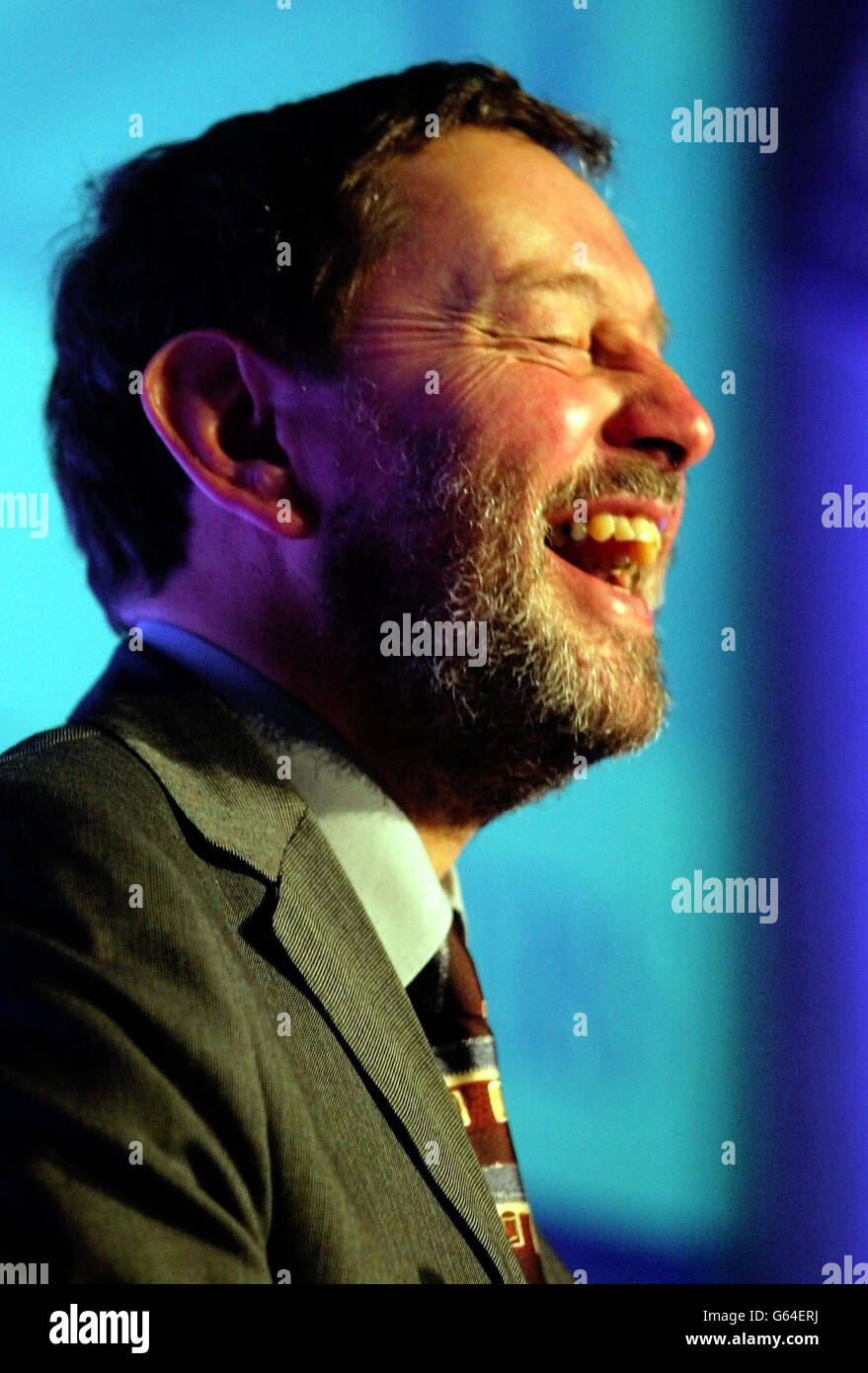 Il segretario di casa David Blunkett durante il suo discorso all'Associazione delle autorità di polizia presso il Majestic Hotel, Harrogate. Commentando il piano nazionale di polizia alla conferenza annuale Blunkett ha sottolineato la necessità che diverse agenzie e organismi collaborino. Foto Stock