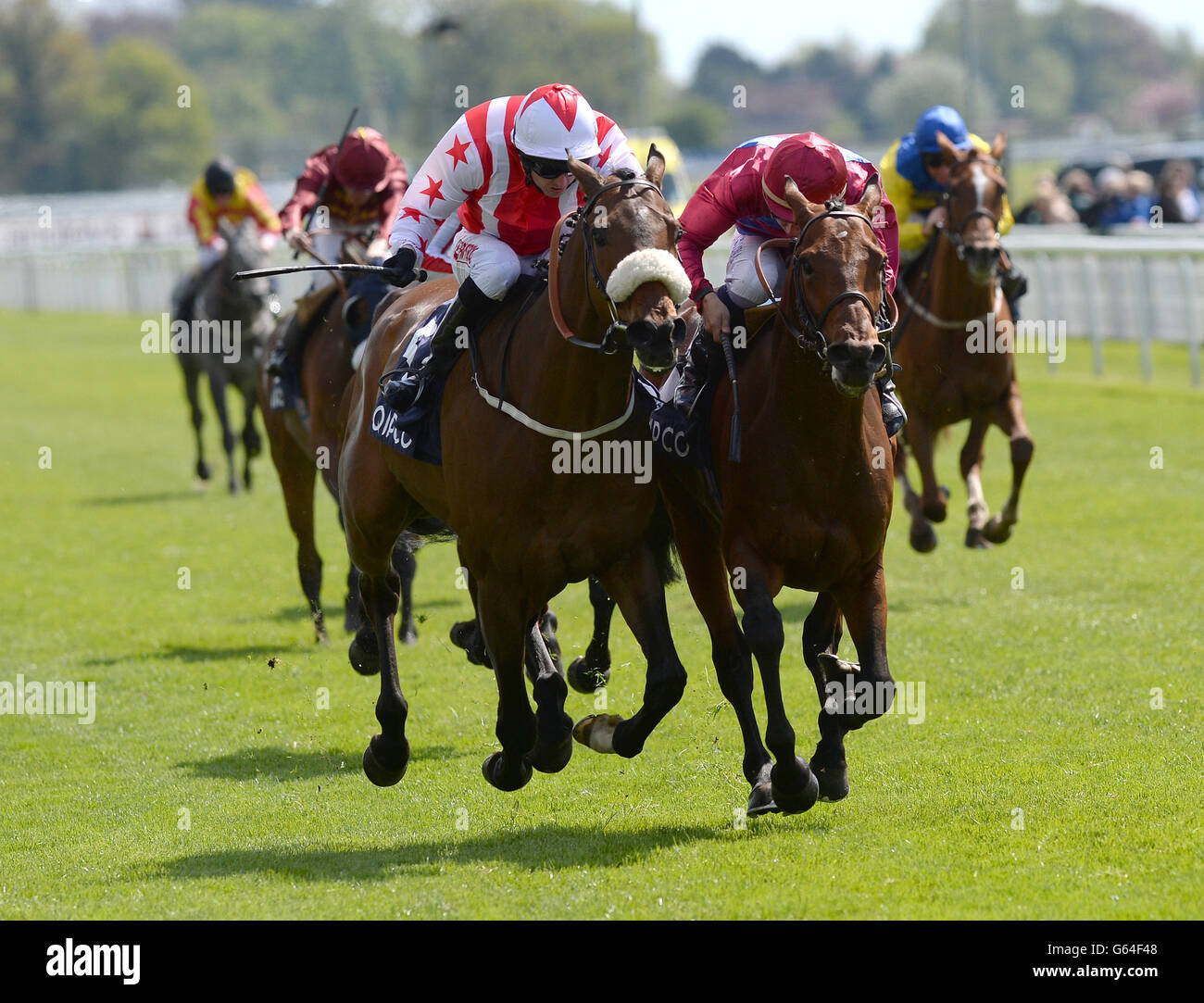 Glens Diamond e Tony Hamilton (a sinistra) hanno battuto Top Trip e Mickael Barzalona per vincere la Qipco Yorkshire Cup durante il Dante Festival 2013 all'ippodromo di York. PREMERE ASOCATION Photo (Foto DI ASSOCAZIONE). Data immagine: Venerdì 17 maggio 2013. Guarda la storia della Pennsylvania RACING York. Il credito fotografico dovrebbe essere: John Giles/PA Wire Foto Stock