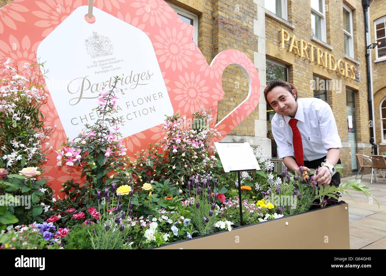 Wai Aljng termina la mostra presso i partridges di Duke of York Square, che è un partecipante di quest'anno a tema Chelsea a Bloom, una gara di una settimana organizzata a sostegno del RHS Chelsea Flower Show, Londra. Foto Stock