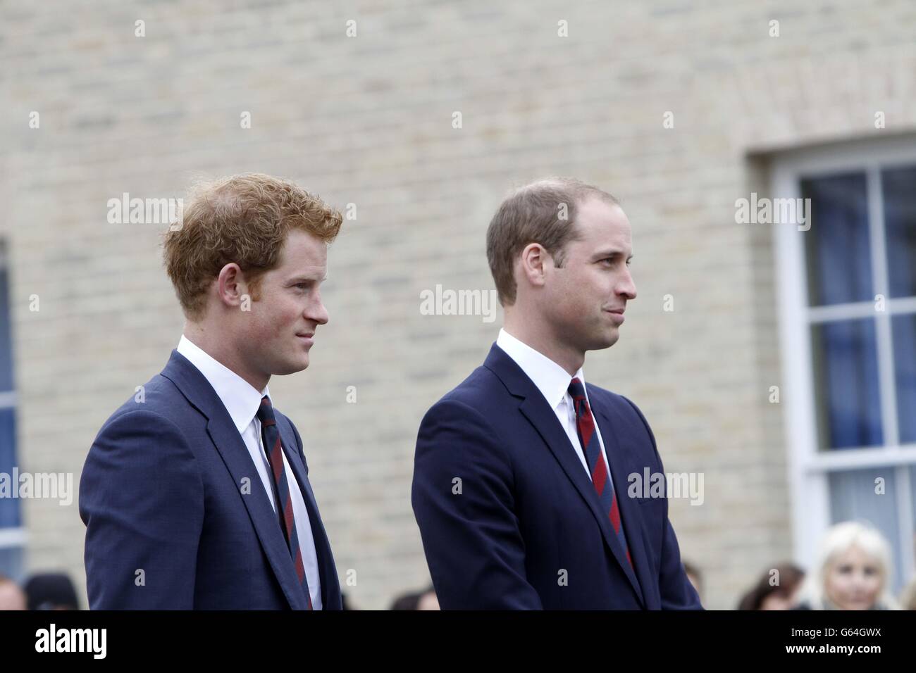 Il Duca di Cambridge e il Principe Harry a Tedworth House, Tidworth, Wiltshire, dove hanno ufficialmente aperto un Centro di recupero Aiuto per gli Eroi. Foto Stock