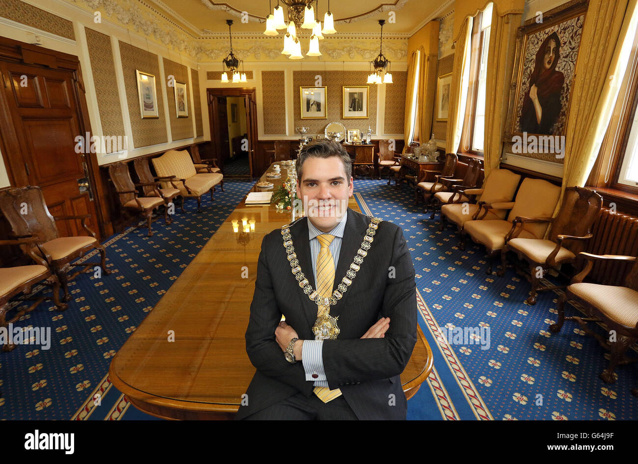 Belfast Lord Mayor Alderman, Gavin Robinson, nel salotto del Sindaco, presso il Municipio di Belfast, quando ha parlato del suo anno di mandato. Foto Stock