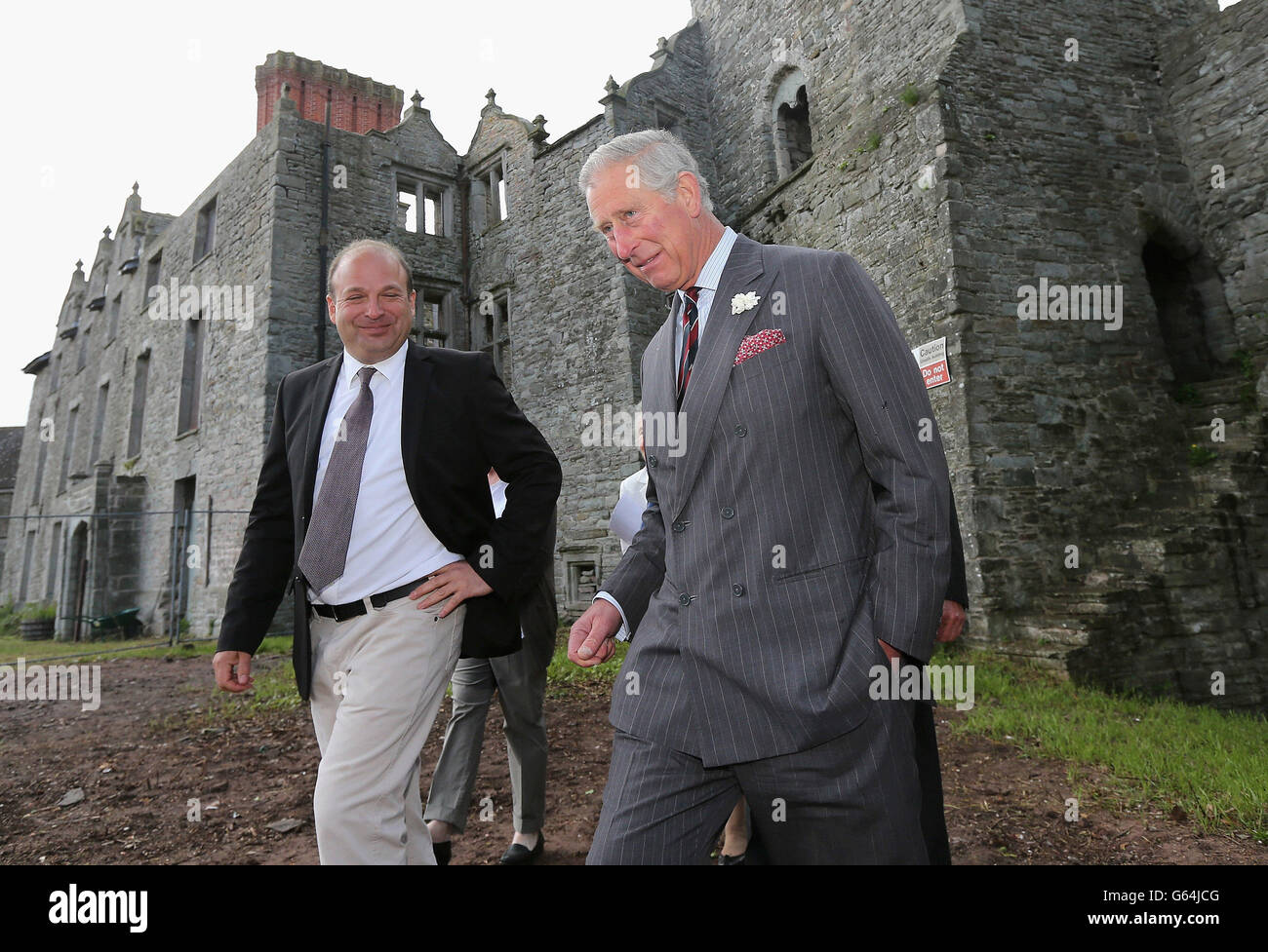 Il Principe del Galles al Castello di Hay come parte della sua e la Duchessa di Cornovaglia visita a Hay-on-Wye. Foto Stock