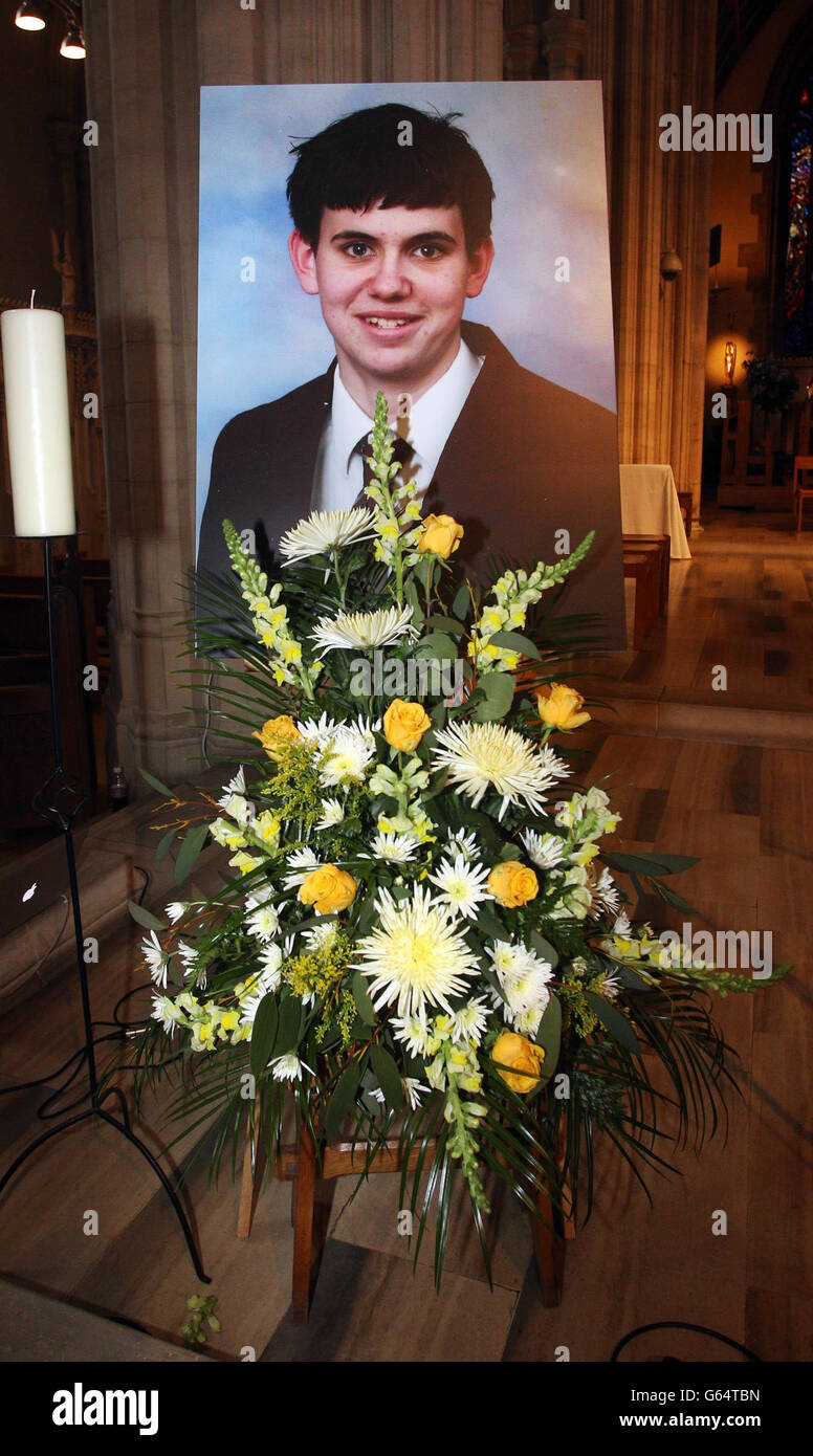 Una foto del ragazzo di scuola assassinato Jimmy Mizen durante un servizio speciale commemorativo del quinto anniversario della sua morte nella Cattedrale di St George a Southwark, Londra. Foto Stock