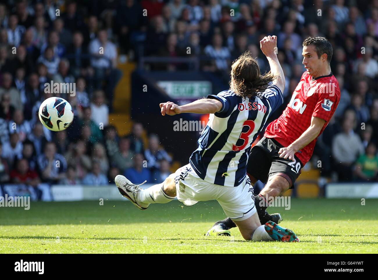 Calcio - Barclays Premier League - West Bromwich Albion / Manchester United - The Hawthorns. Robin van Persie di Manchester United segna il quarto obiettivo del gioco Foto Stock