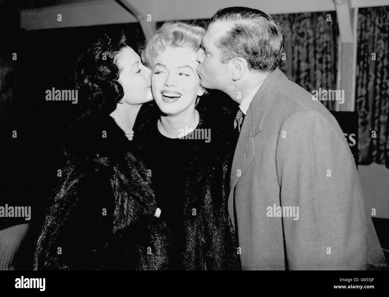 Intrattenimento - Sir Laurence Olivier, Vivien Leigh e Marilyn Monroe - Aeroporto di Londra Foto Stock