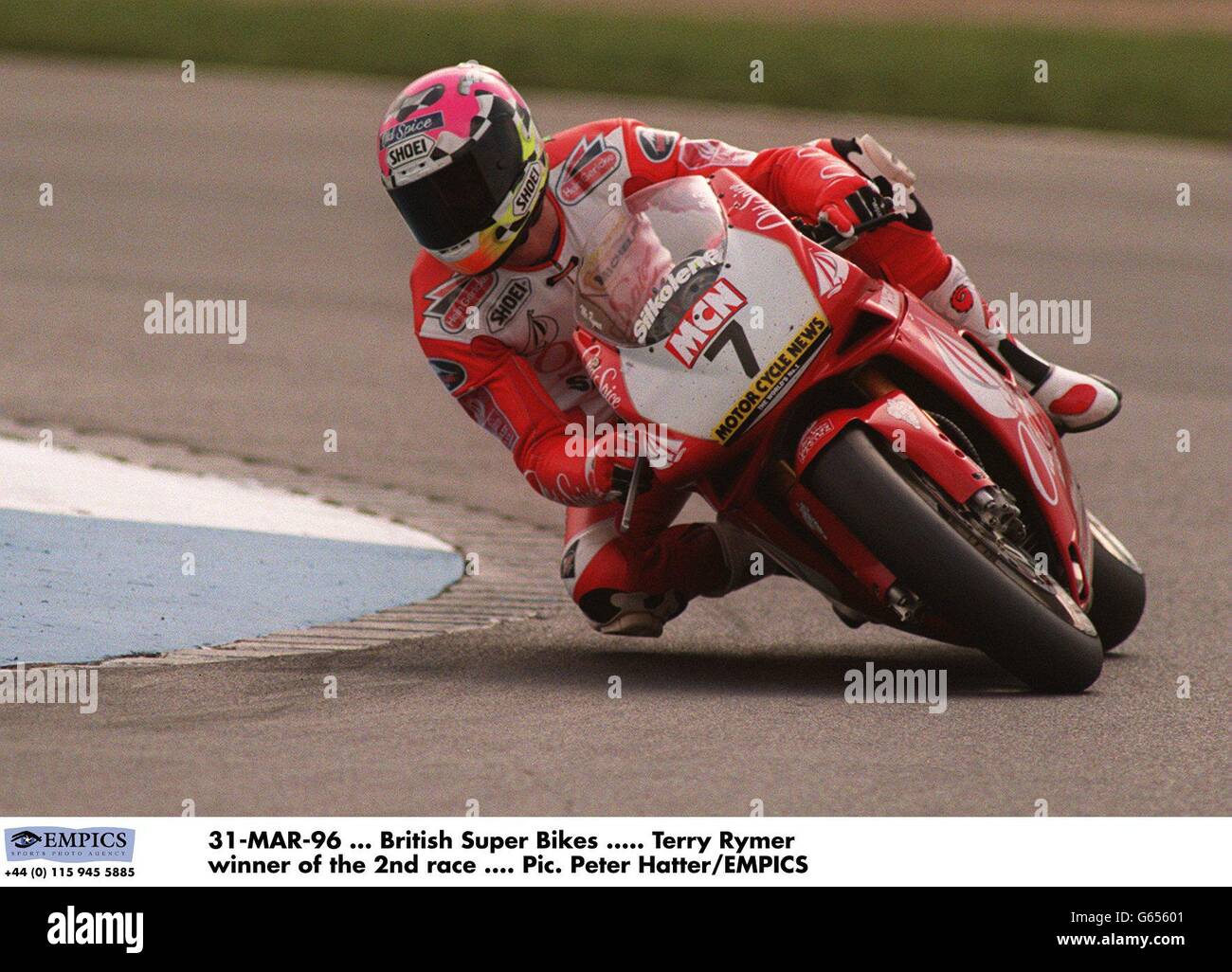 Super Bikes britannico. Terry Rymer vincitore della seconda gara Foto Stock