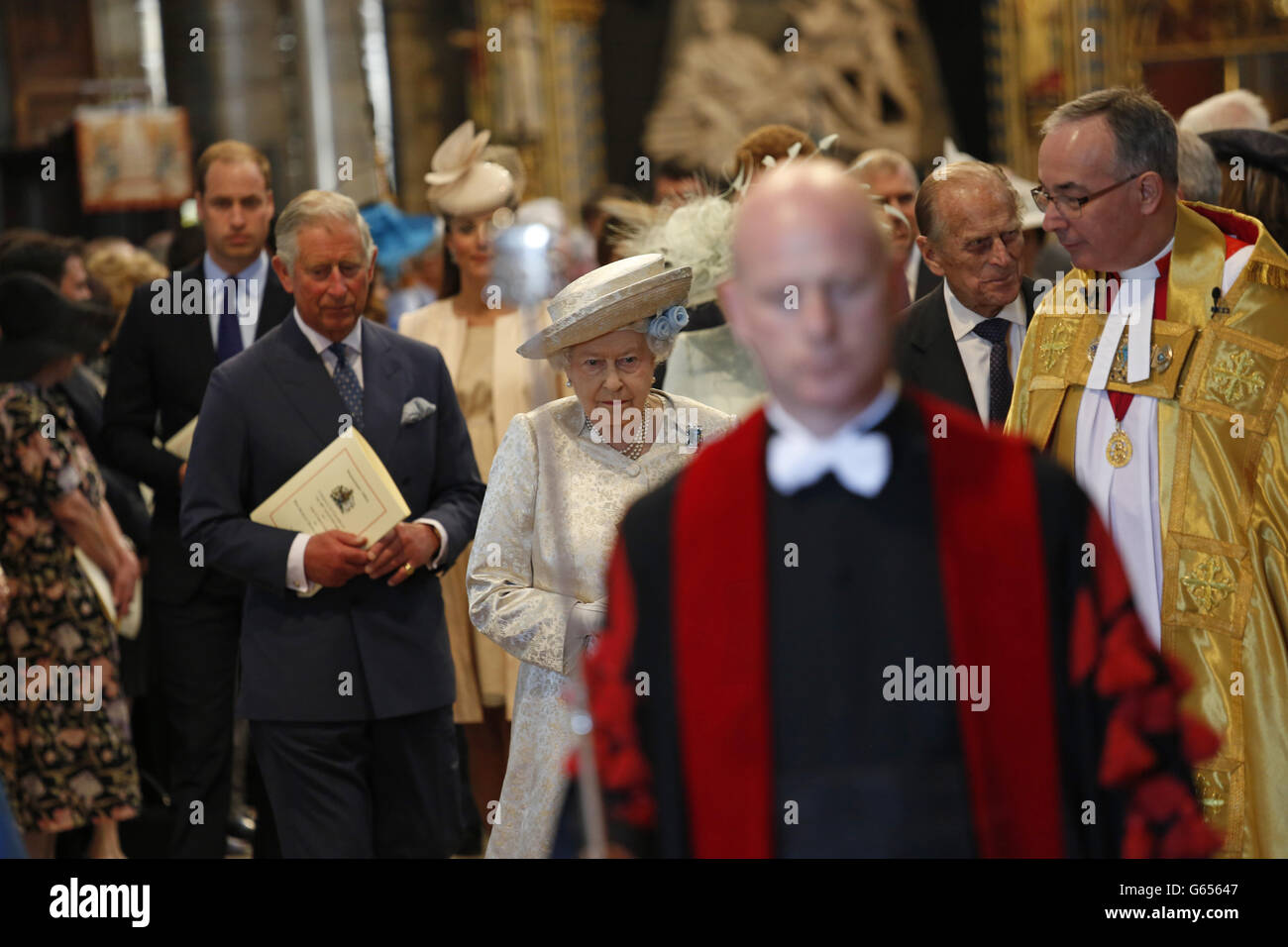 La Regina Elisabetta II partecipa ad un servizio presso l'Abbazia di Westminster nel centro di Londra per celebrare il 60° anniversario dell'incoronazione della Regina. Foto Stock