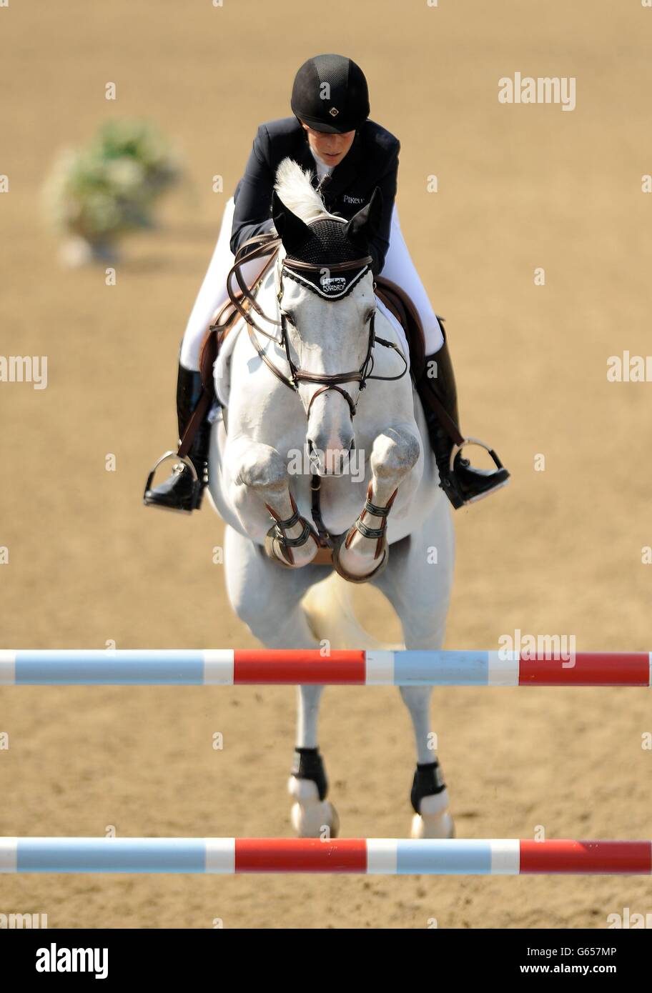 AD Camille Z guidato da Athina Onassis de Miranda in Grecia salta durante il Longines Global Champions Tour presso l'Olympic Park di Stratford, Londra. Foto Stock