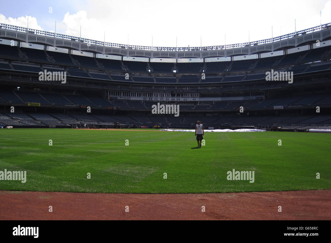 Una vista generale dello Yankee Stadium a New York, Stati Uniti. PREMERE ASSOCIAZIONE foto. Data immagine: Lunedì 20 maggio 2013. Il credito fotografico dovrebbe essere: Andy Hampson/PA Wire. Foto Stock
