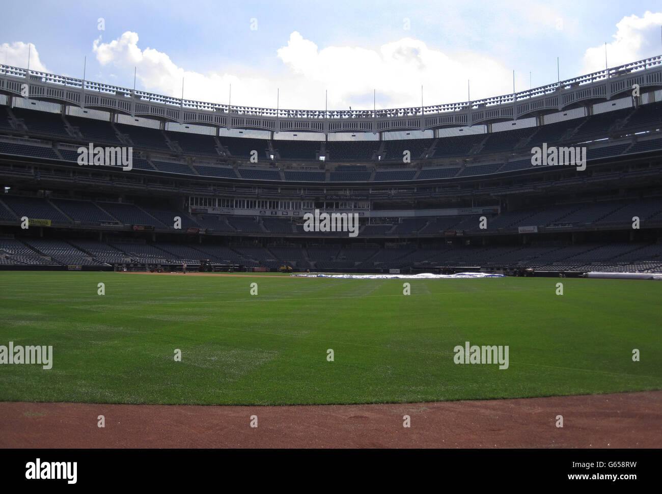 Una vista generale dello Yankee Stadium a New York, Stati Uniti. PREMERE ASSOCIAZIONE foto. Data immagine: Lunedì 20 maggio 2013. Il credito fotografico dovrebbe essere: Andy Hampson/PA Wire. Foto Stock