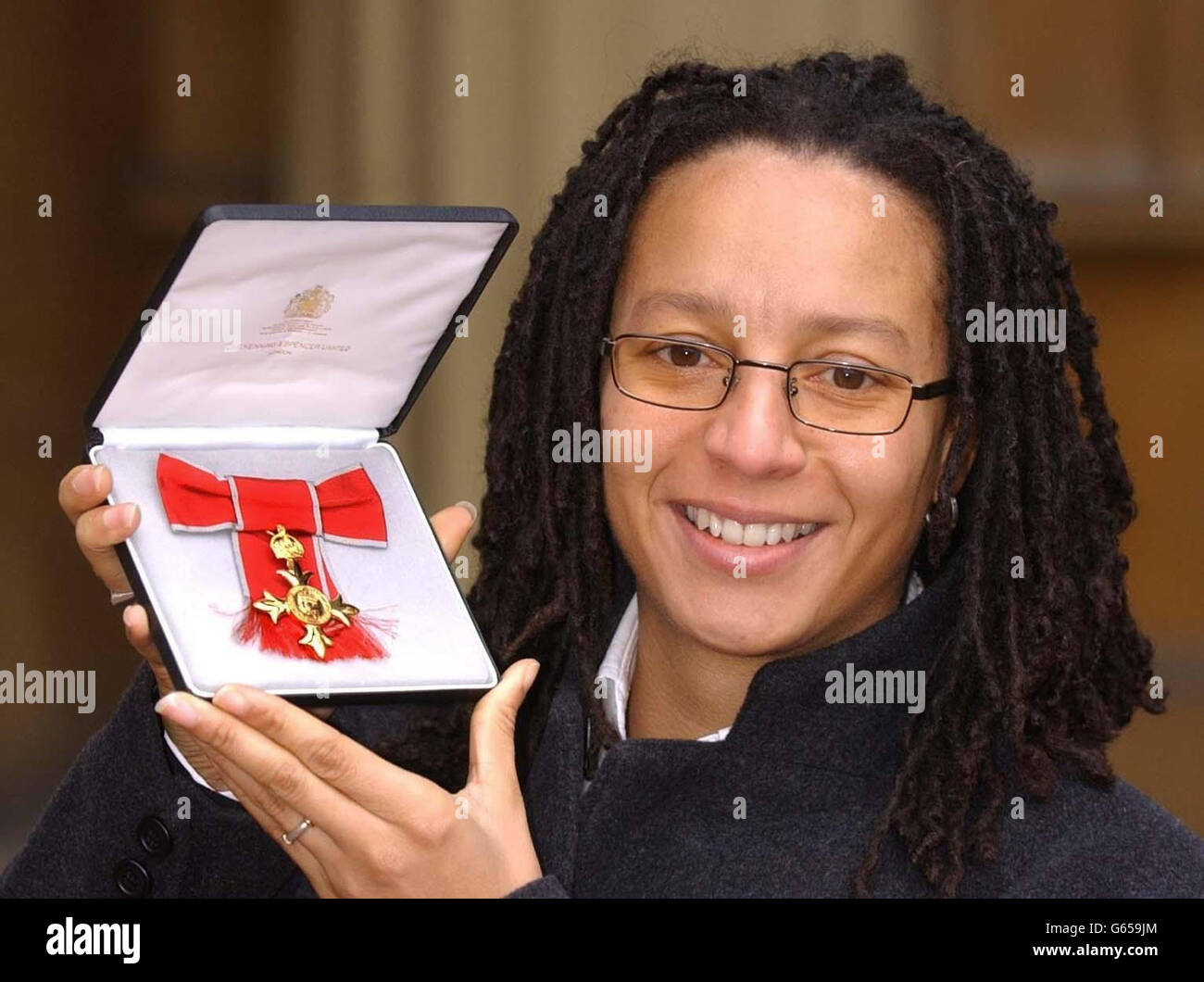 Speranza Powell con OBE Foto Stock