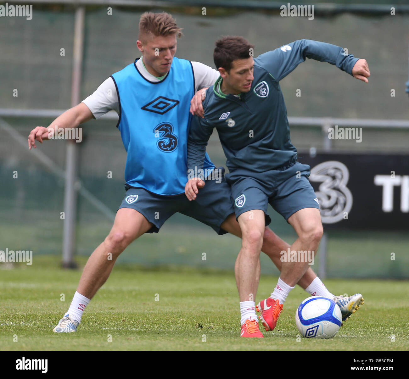 Jeff Hendricks e Wes Hoolahan della Repubblica d'Irlanda durante una sessione di addestramento al Parco di Gannon, Malahide, Irlanda. Foto Stock