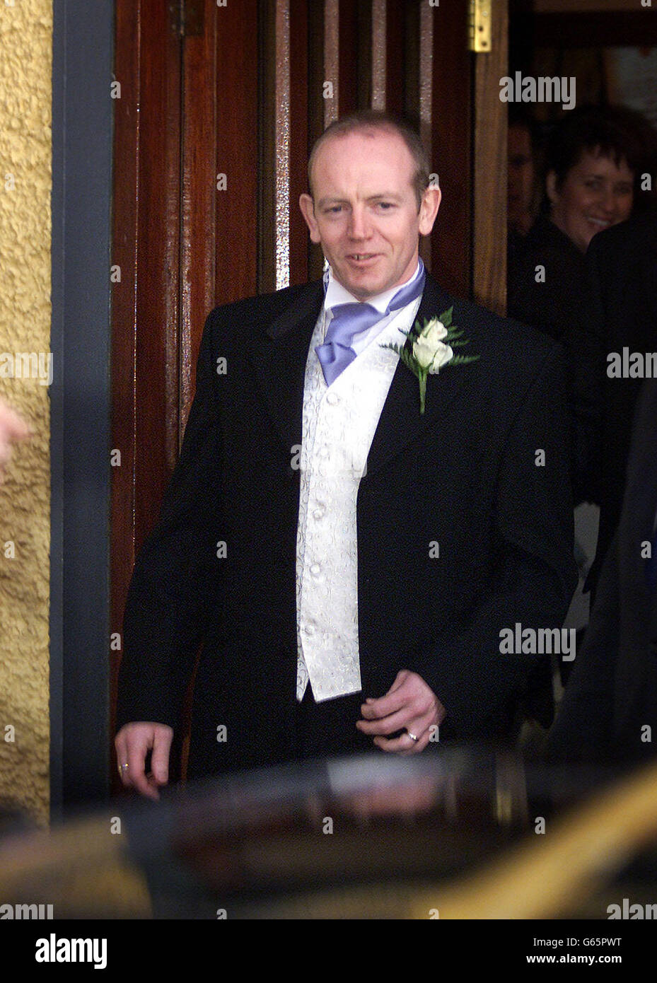 Pearse McCauley, uomo dell'IRA incarcerato, lascia la chiesa di San Patrizio dopo il suo matrimonio con Pauline Tully, consigliere del Sinn Fein, nella sua città natale di Kilnaleck, Co Cavan. * McAuley, che serve 14 anni per l'omicidio del detective Garda Jerry McCabe nel 1996, è stato rilasciato dalla prigione per il fine settimana di assistere alla cerimonia. Foto Stock